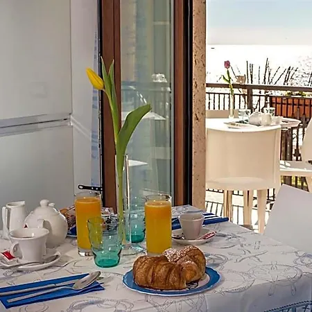 Amalba Bed & Breakfast 3*