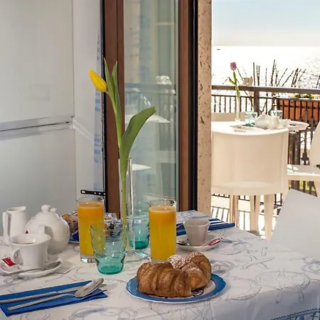 Amalba Nocleg ze śniadaniem 3*